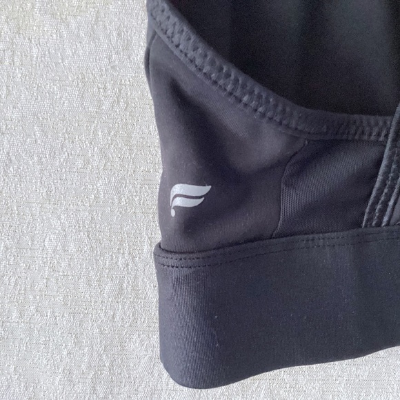 Fabletics On-The-Go Medium Impact Sports Bra Woman’s Size Small Black Pocket - Picture 5 of 8